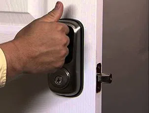 Lock Locksmith Tech Sammamish, WA 425-749-3864 - 24-7-locksmith-key-service