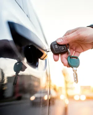 Lock Locksmith Tech Sammamish, WA 425-749-3864 - unlock-car